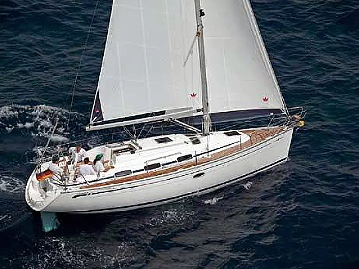 Bavaria 33 Cruiser - External image