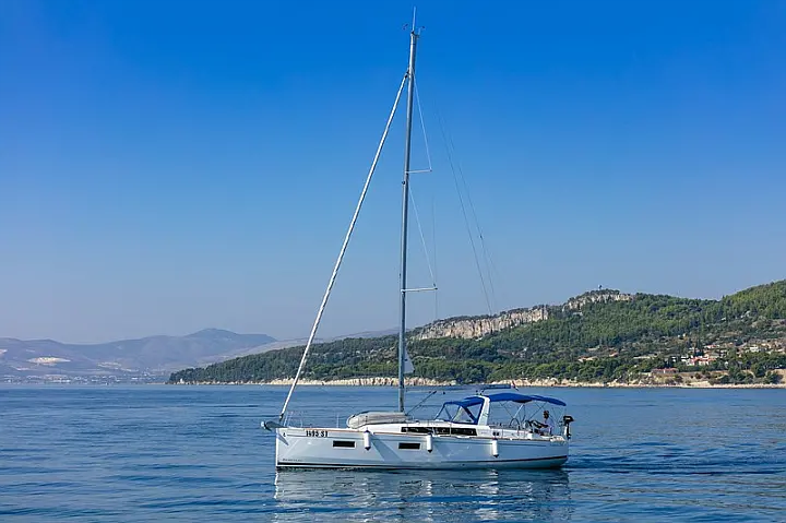 Beneteau Oceanis 38.1 - 