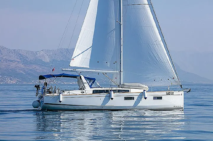 Beneteau Oceanis 38.1 - 