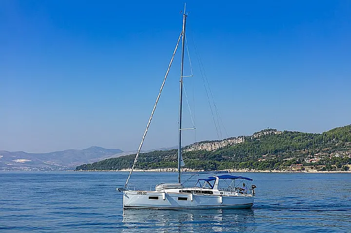 Beneteau Oceanis 38.1 - 