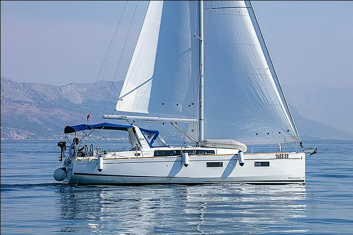 Beneteau Oceanis 38.1 - 