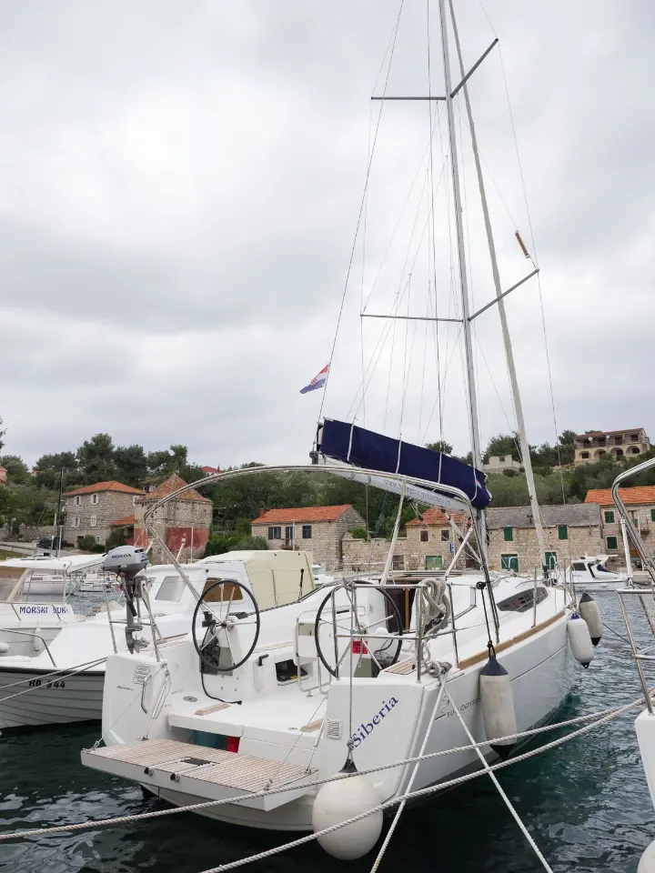 Sun Odyssey 349 - Exterior (photo taken 2019)