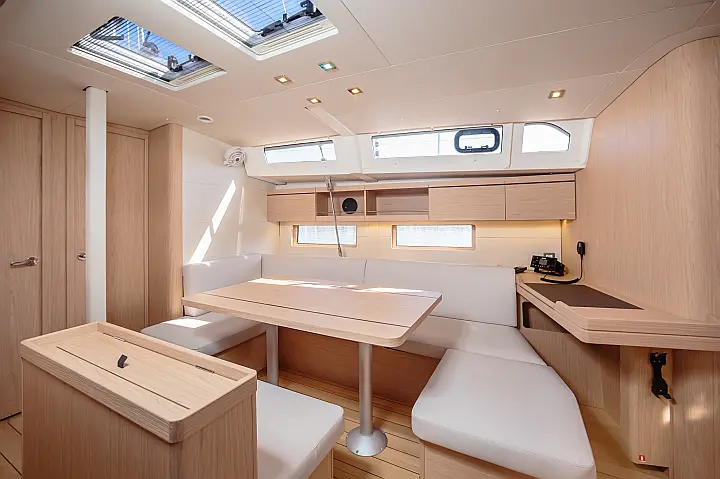 Oceanis 46.1 - dinette