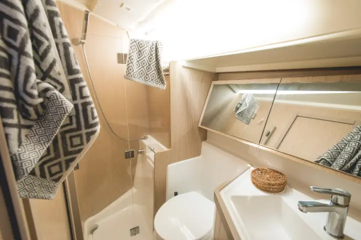 Oceanis 41.1 - bagno