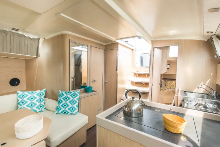 Oceanis 41.1 - dinette