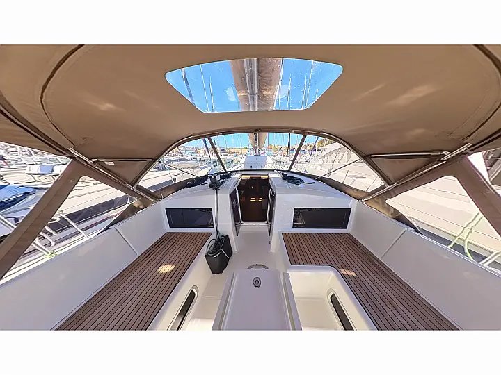 Sun Odyssey 490 - External image