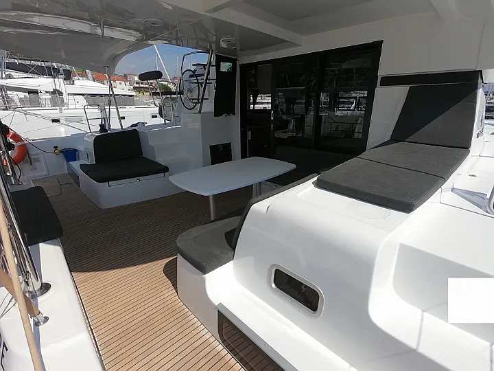 Lagoon 42 - External image