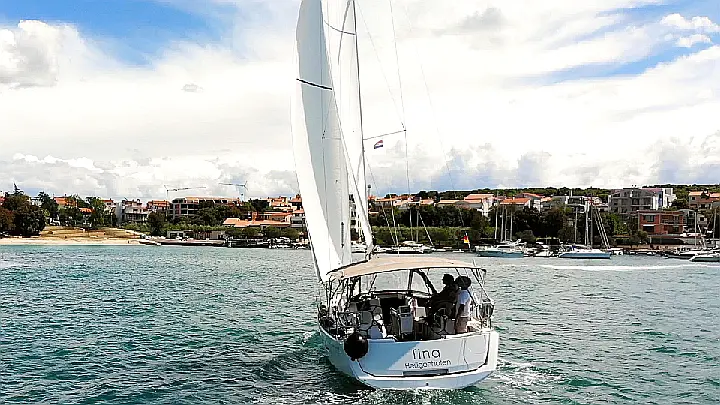 Sun Odyssey 389 - Outside