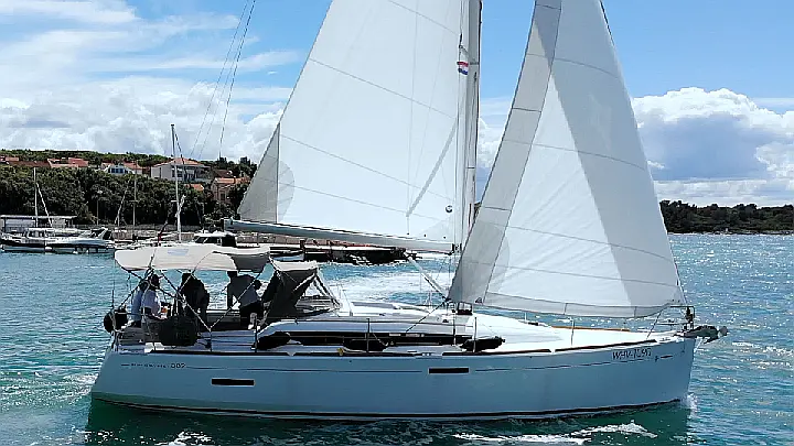 Sun Odyssey 389 - Outside