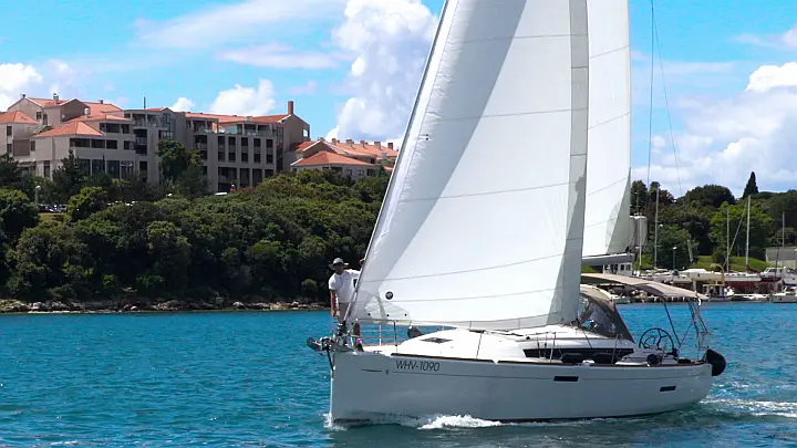 Sun Odyssey 389 - Outside
