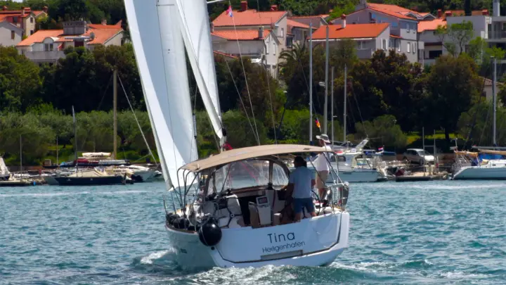 Sun Odyssey 389 - Outside