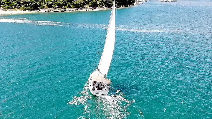 Sun Odyssey 389 - Outside