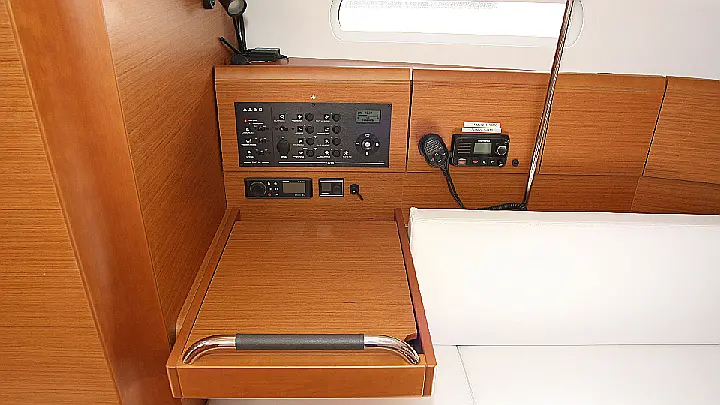 Sun Odyssey 389 - Inside