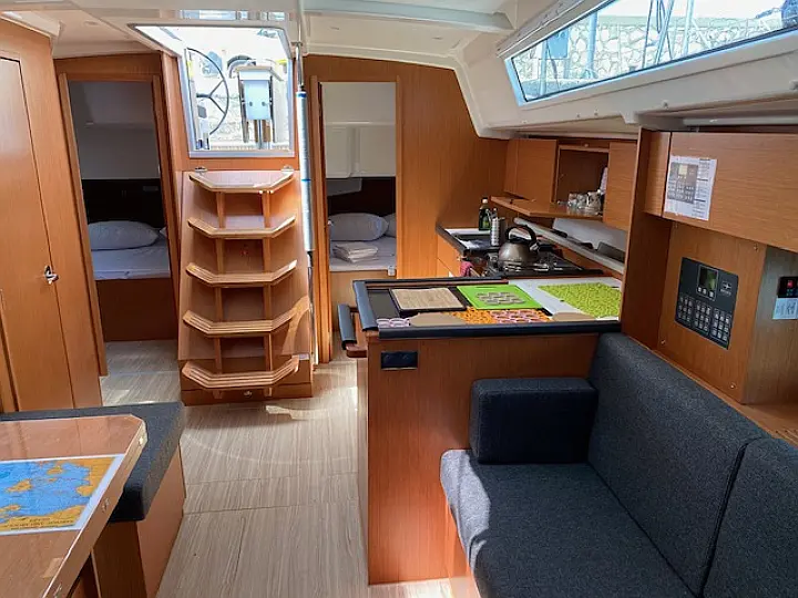 Bavaria C42 - 