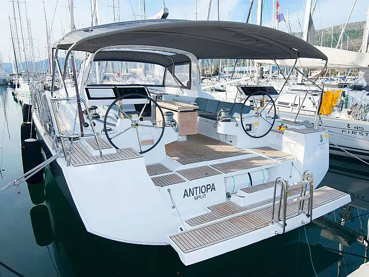 Beneteau Oceanis 55 - External image