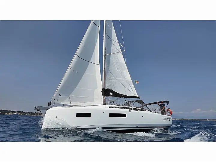 Sun Odyssey 350 - External image