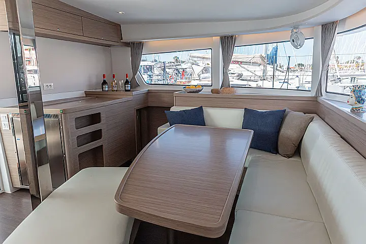 Lagoon 42 - 