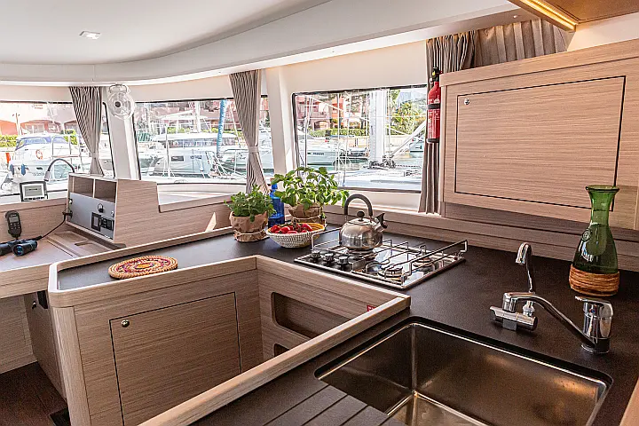 Lagoon 42 - 