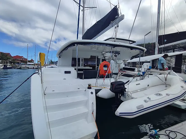 Lagoon 450 SporTop - Cockpit image 2