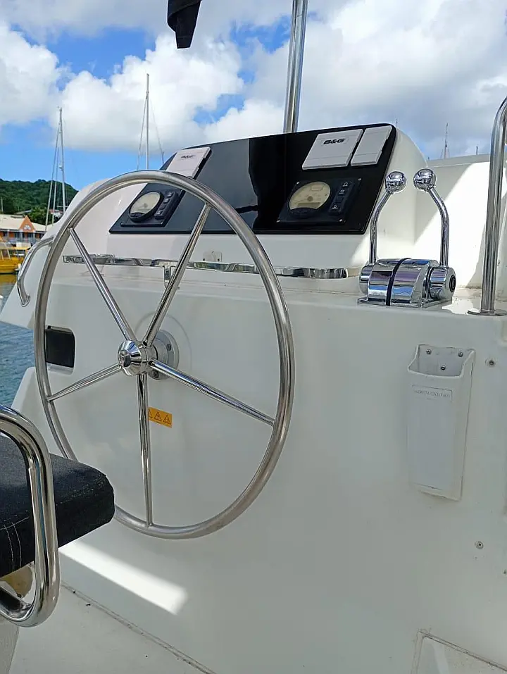 Lagoon 42 - Helmstation