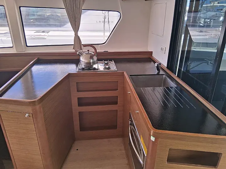 Lagoon 42 - Galley 1
