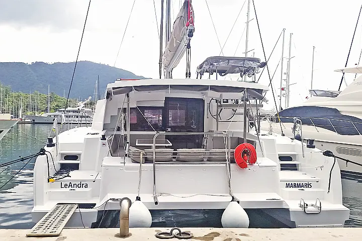 Bali 4.5 - Transom