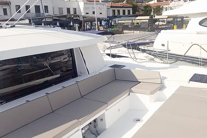 Bali 4.5 - Front Deck