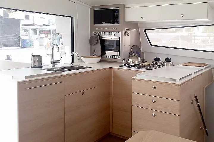 Bali 4.5 - Galley