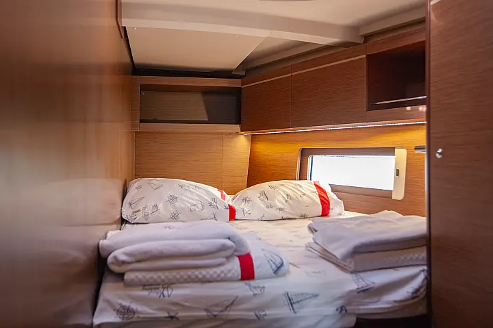 Oceanis 46.1 - Front Cabin (starboard side)