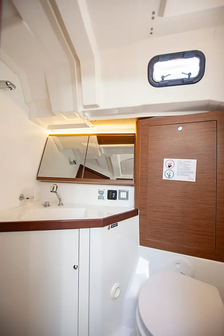 Oceanis 46.1 - Aft WC