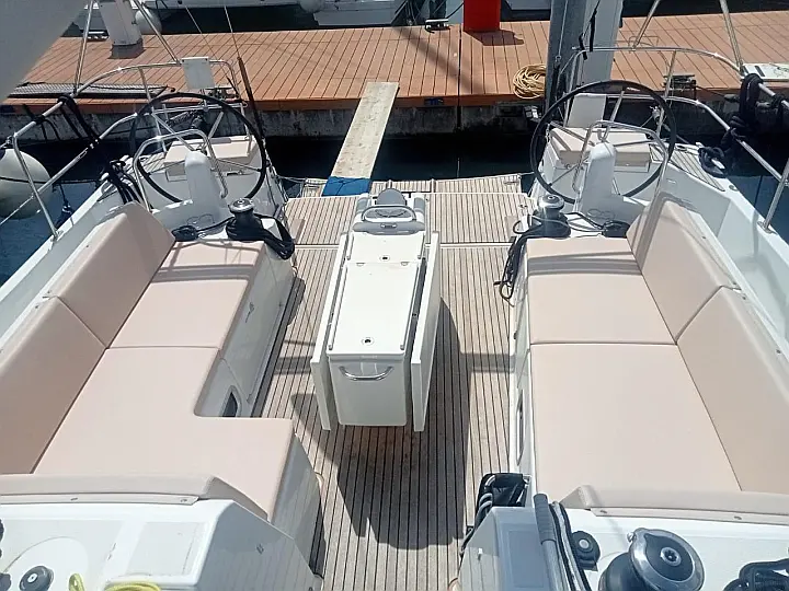 Sun Odyssey 490 - External image
