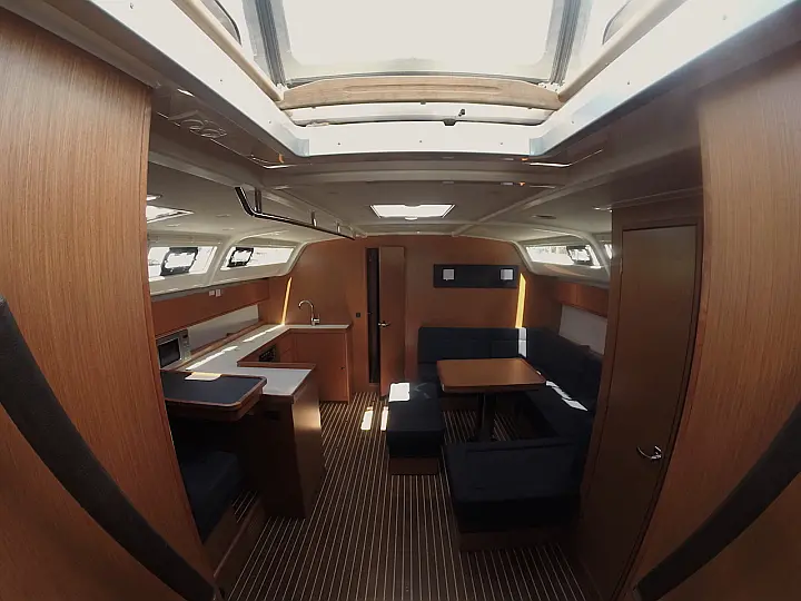 Bavaria Cruiser 51 - Internal image