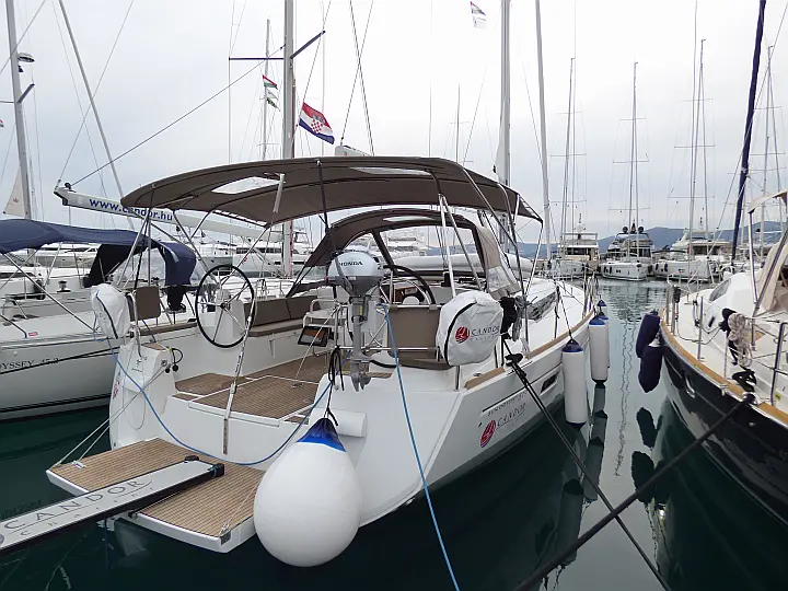 Sun Odyssey 519 - 
