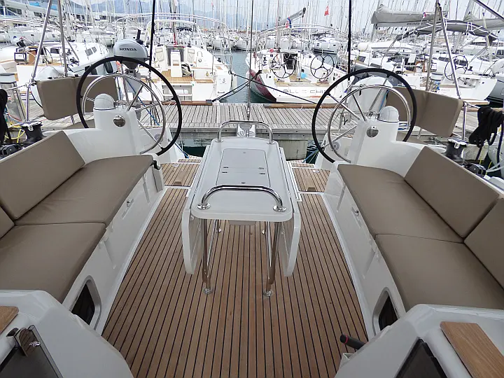 Sun Odyssey 519 - 