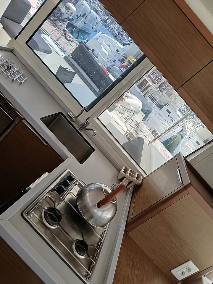 Lagoon 42 - Galley 3