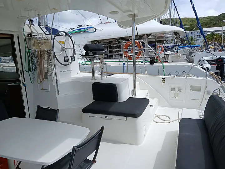 Lagoon 42 - Saloon