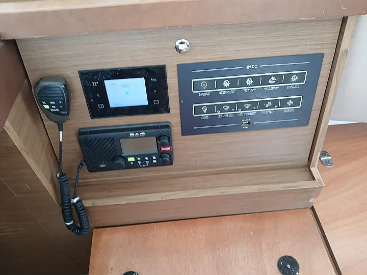 Lagoon 42 - Navigation Station / Chart Table