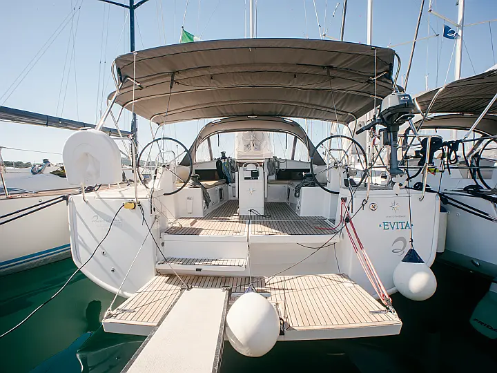 Sun Odyssey 490 - External image