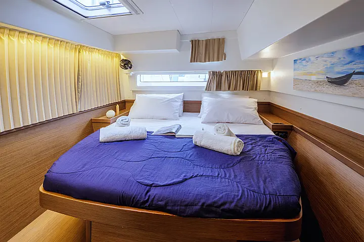 Lagoon 42 (4 dbl / 1 single ) - 