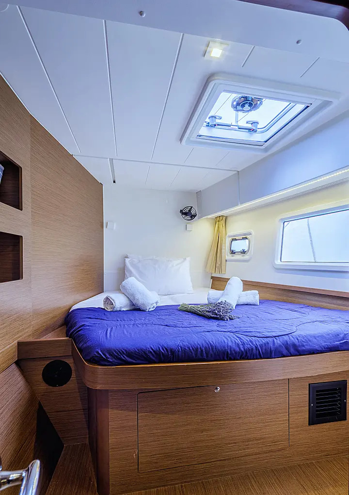 Lagoon 42 (4 dbl / 1 single ) - 