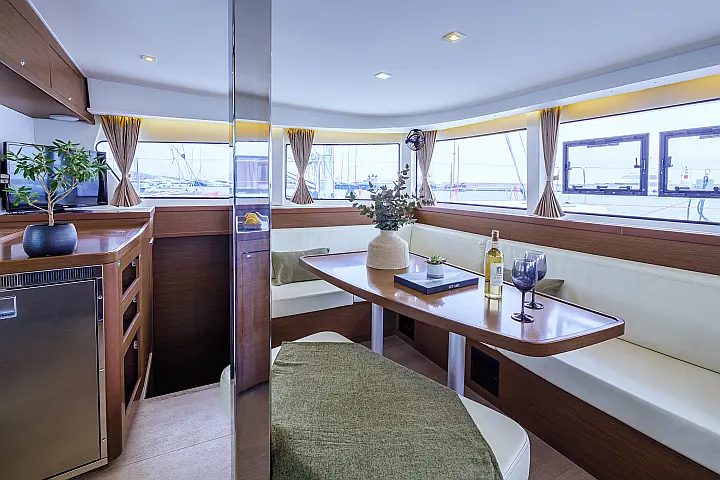 Lagoon 42 (4 dbl / 1 single ) - 