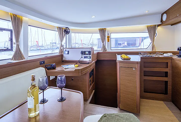 Lagoon 42 (4 dbl / 1 single ) - 