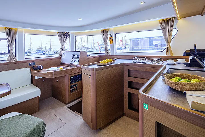 Lagoon 42 (4 dbl / 1 single ) - 