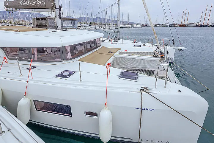 Lagoon 42 (4 dbl / 1 single ) - 