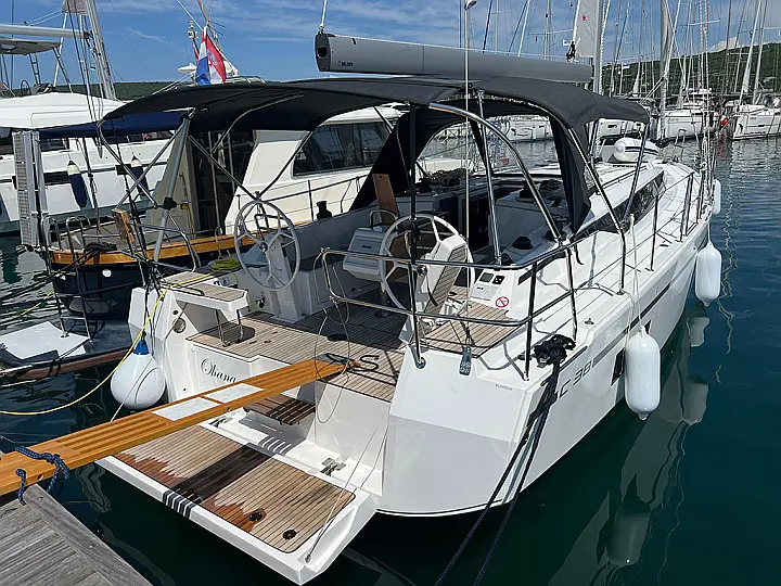 Bavaria C38 - 