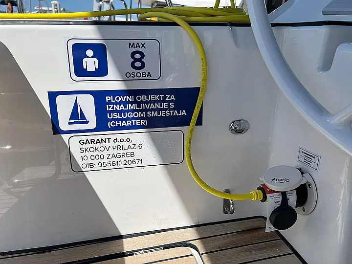 Bavaria C38 - 