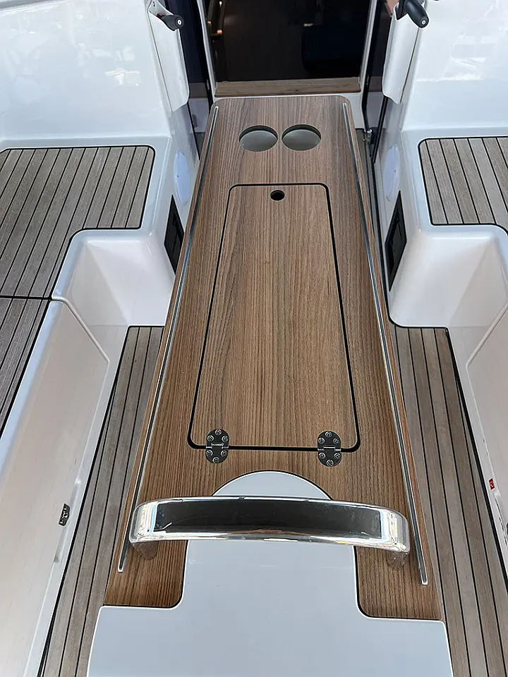 Bavaria C38 - 