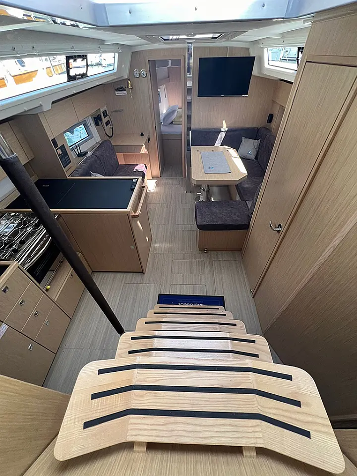 Bavaria C38 - 