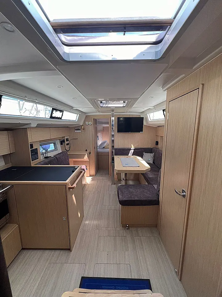 Bavaria C38 - 