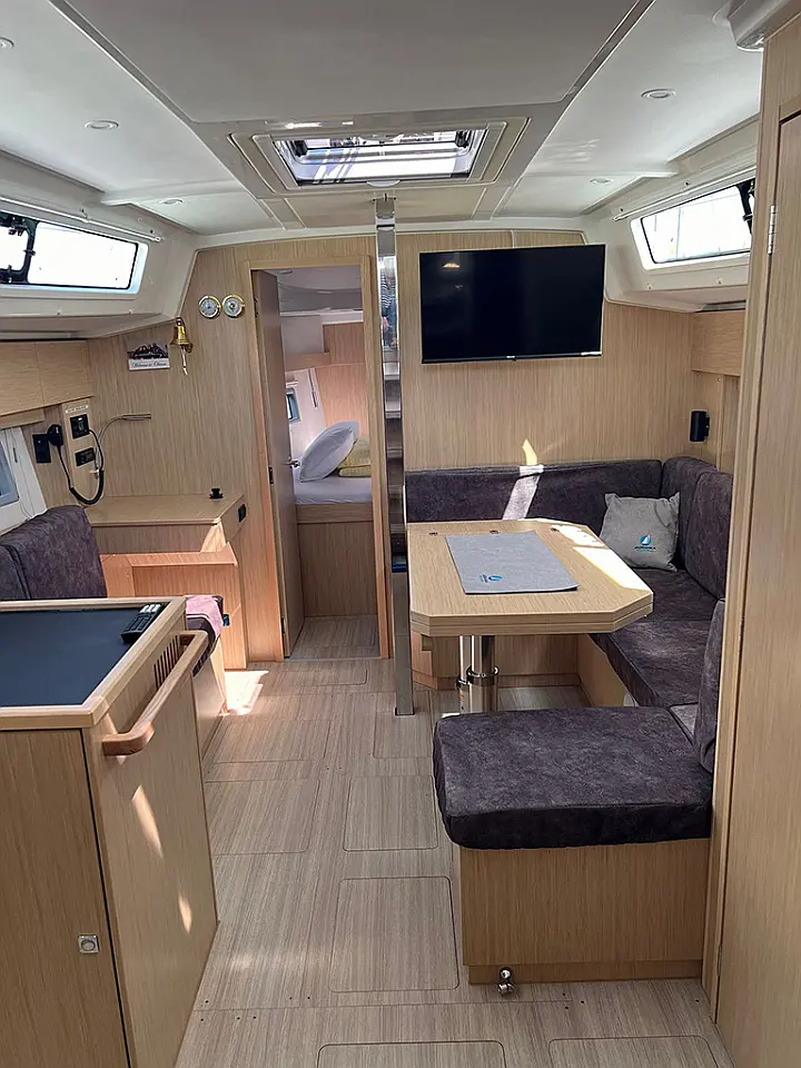 Bavaria C38 - 